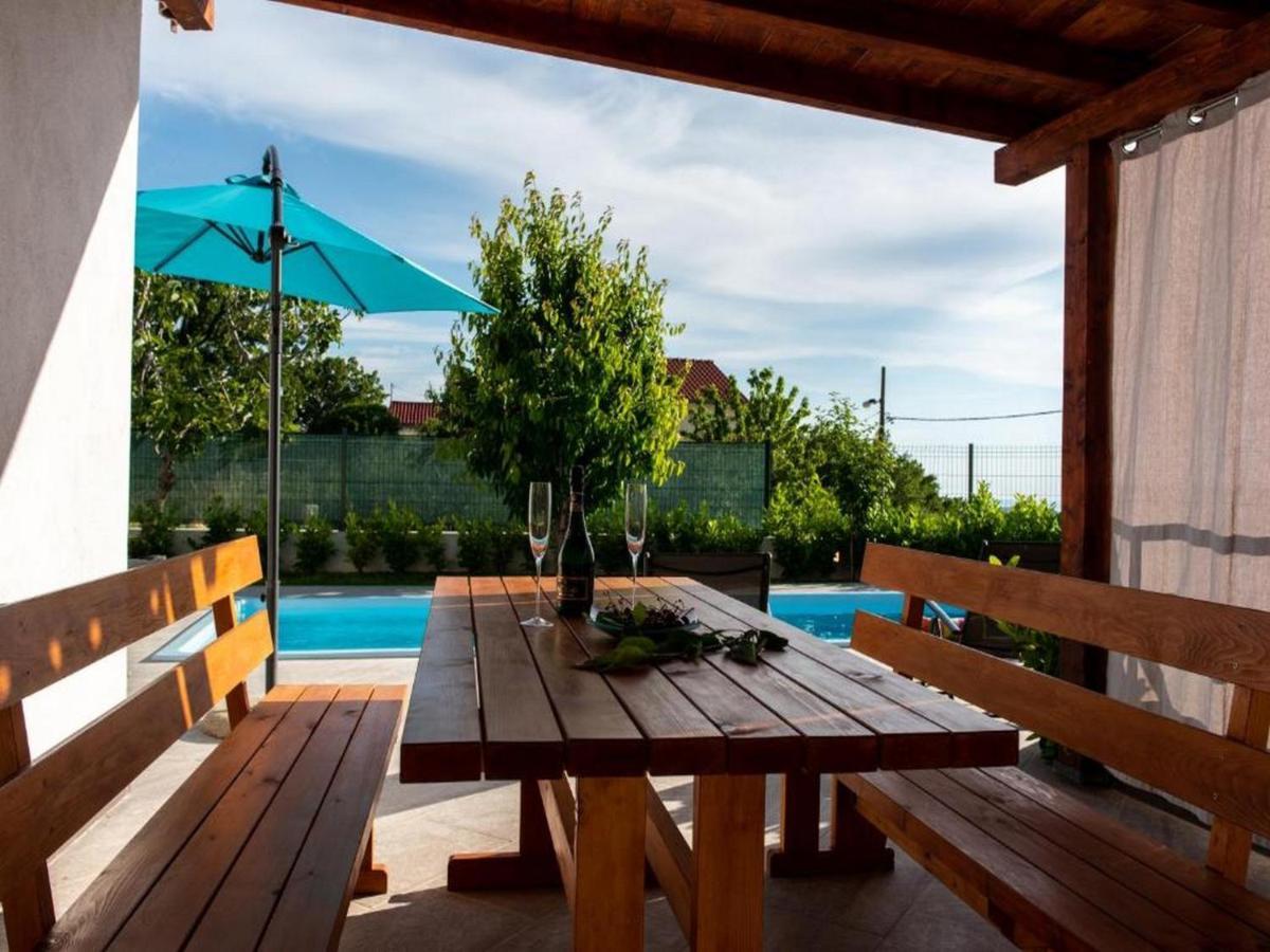 Holiday Home Mons Aureus Gornje Sitno Exterior foto